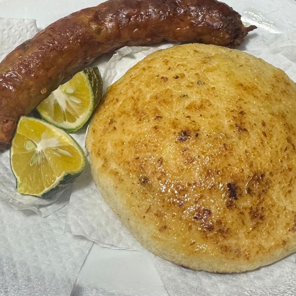Arepa con Chorizo Entero