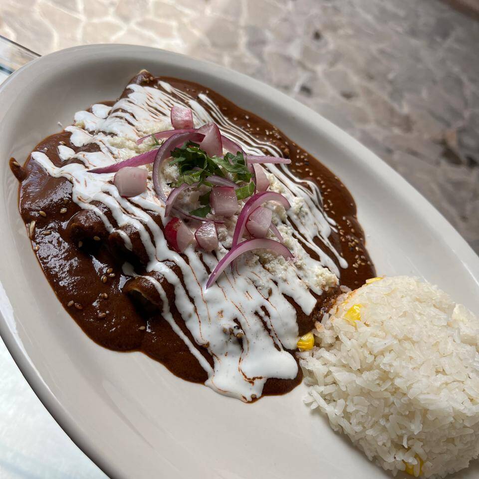 Enchiladas Enmoladas Pollo o Queso