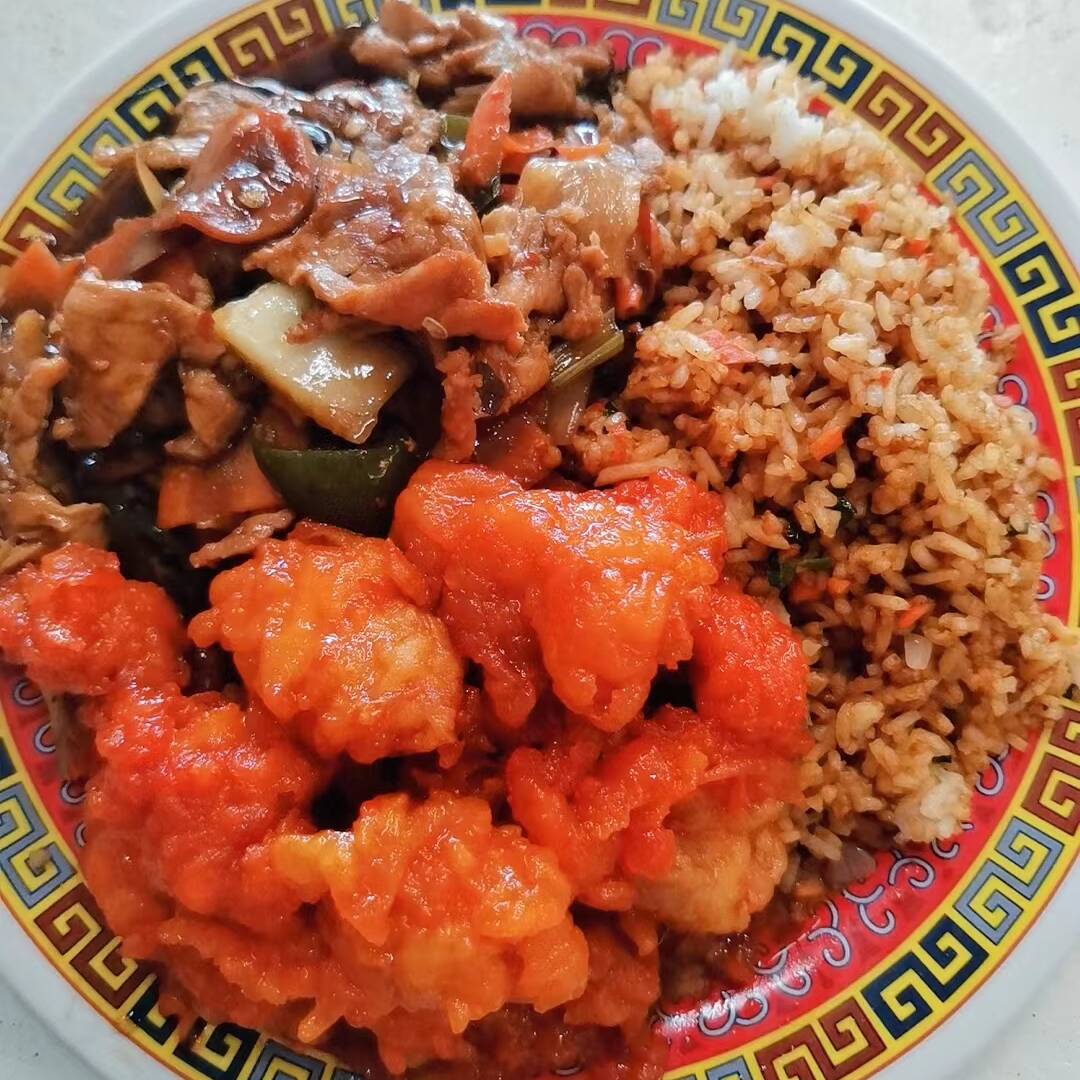 2 Guisos + Arroz o Espagueti(大) GRANDE