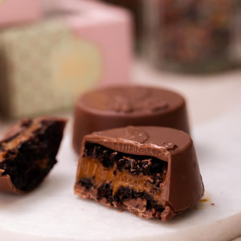 Pão de mel macio e recheado com doce de leite. Aprox. 98g