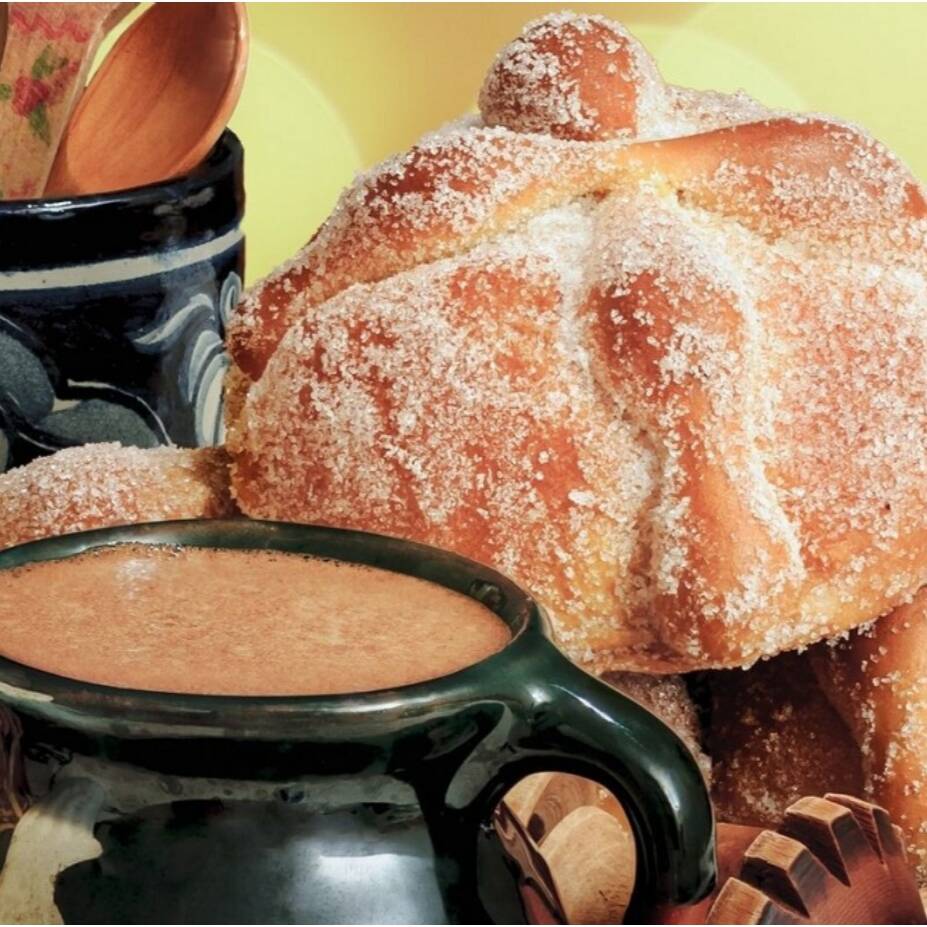 Combo Pan de Muerto y Chocolate