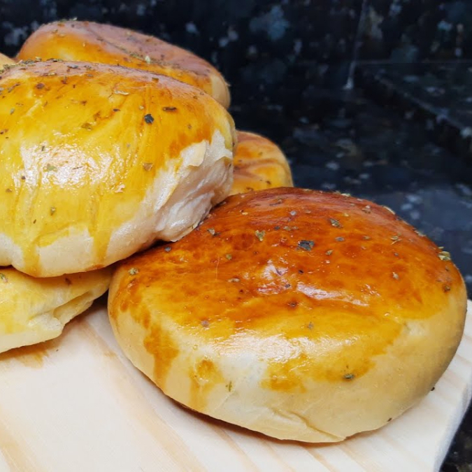 Hambúrguer, apresuntado e requeijão OU cheddar