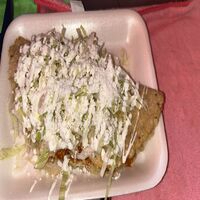 Quesadilla de Maíz Frita con Guisado con Queso