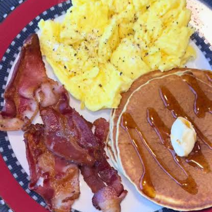 Hot Cakes (Huevo y Tocino)