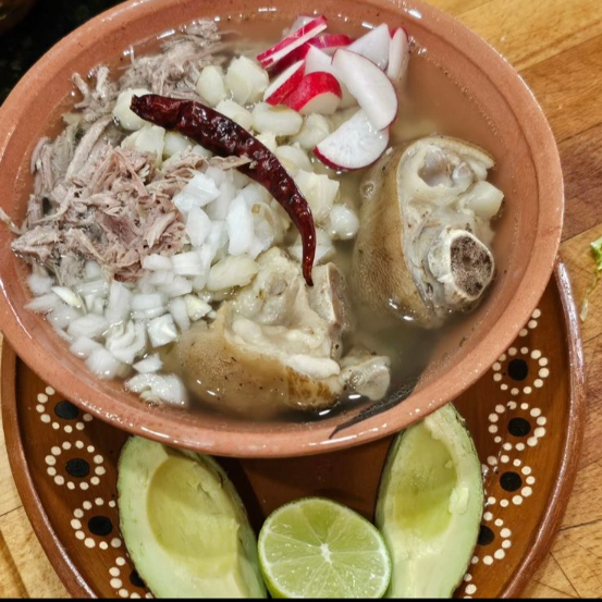 Pozole Blanco de Medio Litro de Pollo