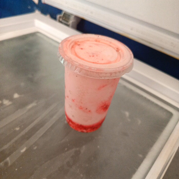 VASO DE HELADO DE FRESA