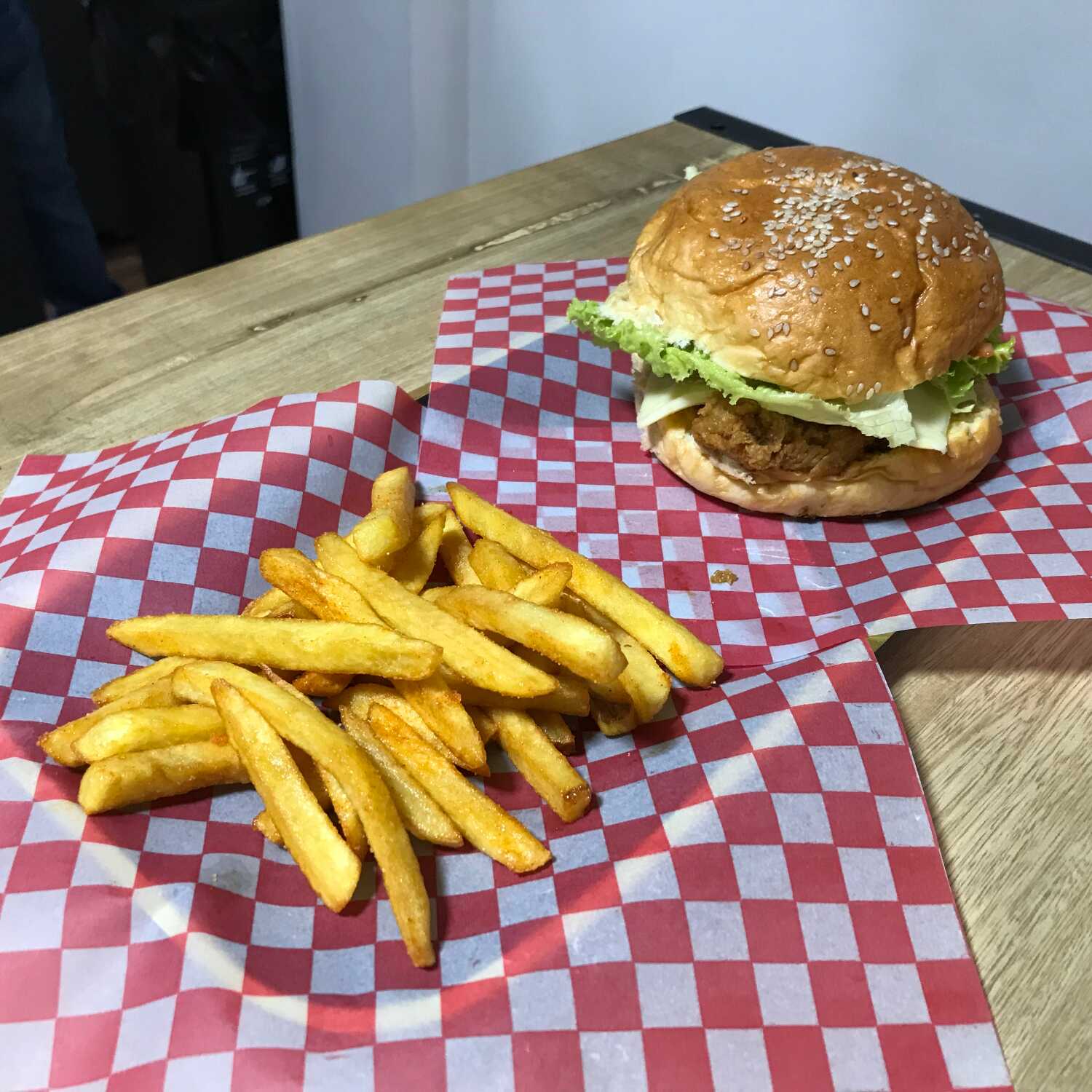 Hamburguesa de Pollo + papas + Gaseosa 250 ml