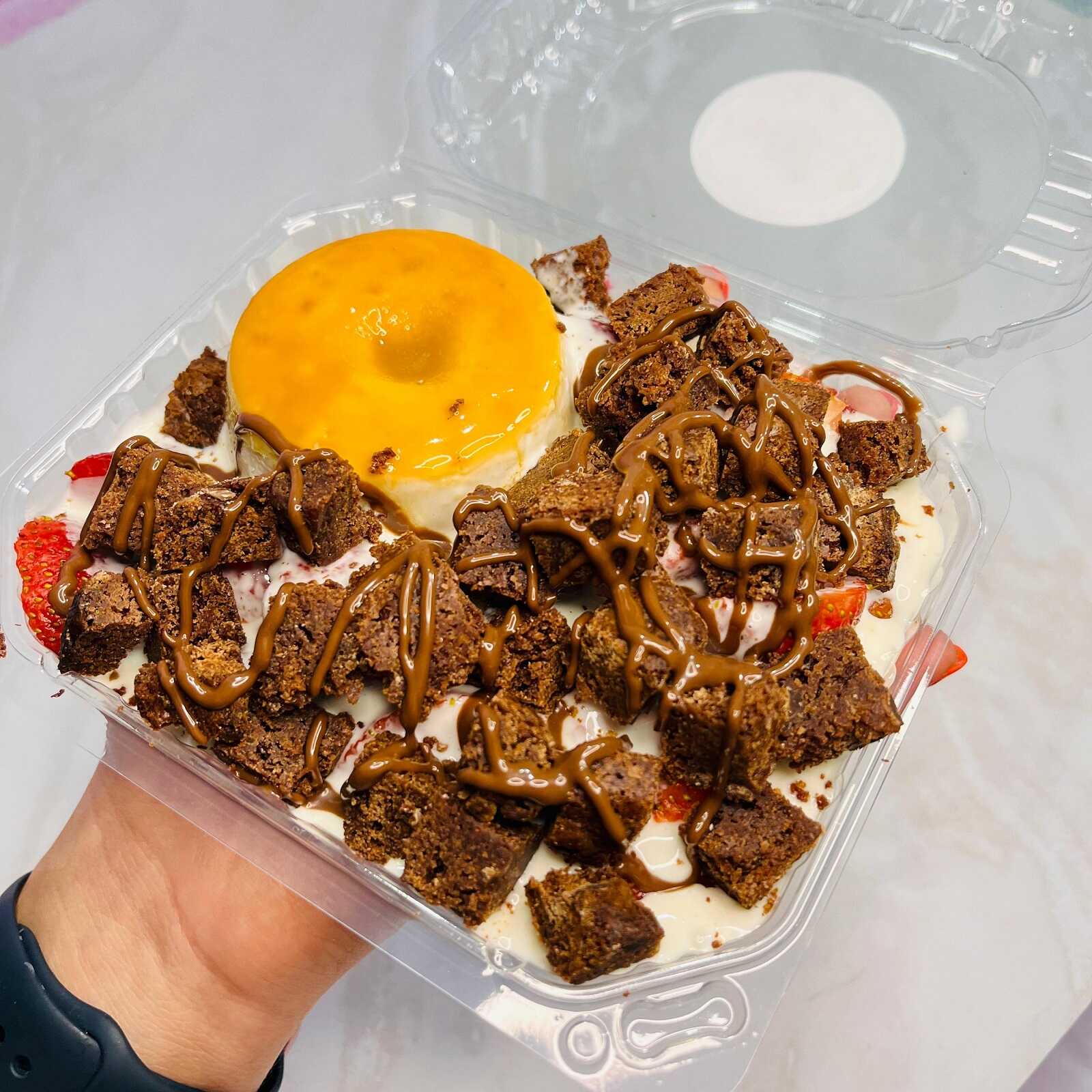 Fresas Supremas Con Brownie de Chocolate