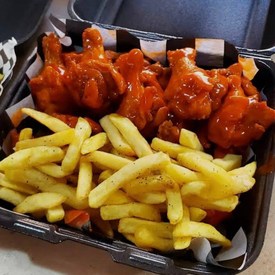 Alitas 6 pzas en Salsa Búfalo