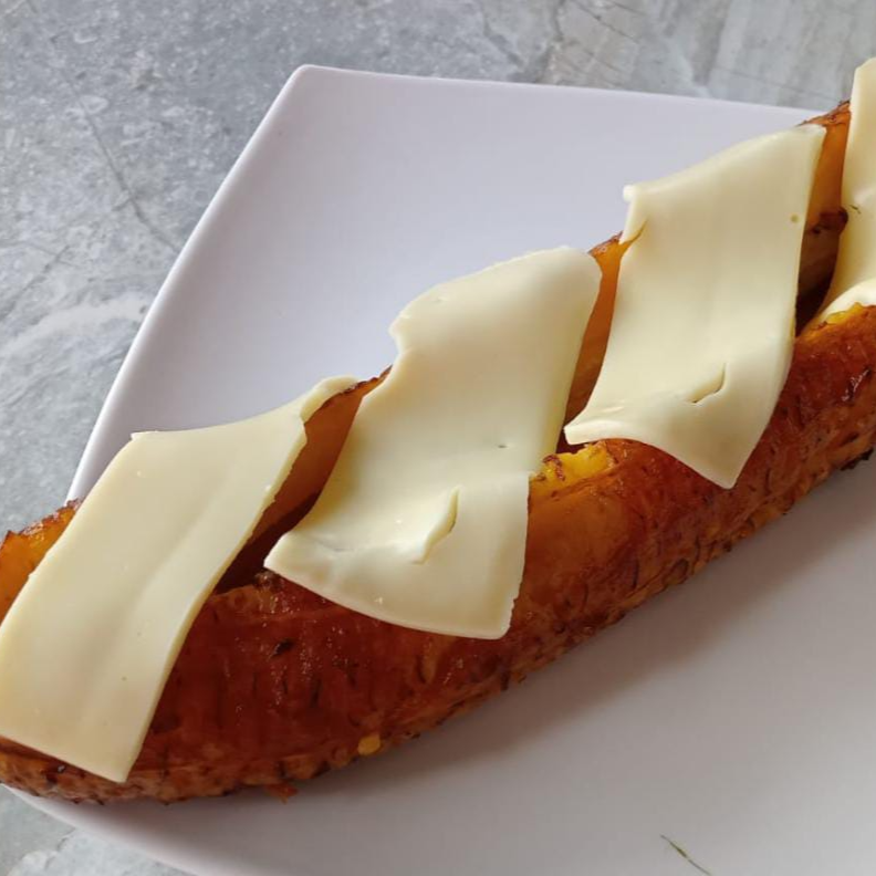 Plátano Maduro con Queso y Bocadillo