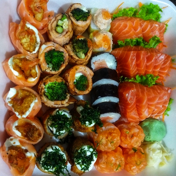 15 SASHIMI DE SALMÃO, 06 MAÇARICADO, 04 DYOU, 04 SHAKE COUVE, 06 EBI SHAKE, 04 FILADÉLIA LIGHT, 02 ACELGA MAKI