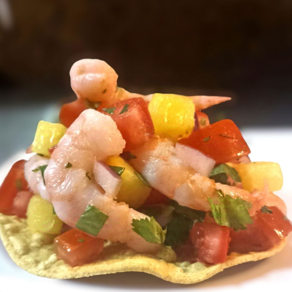 tostada de camarón crudo