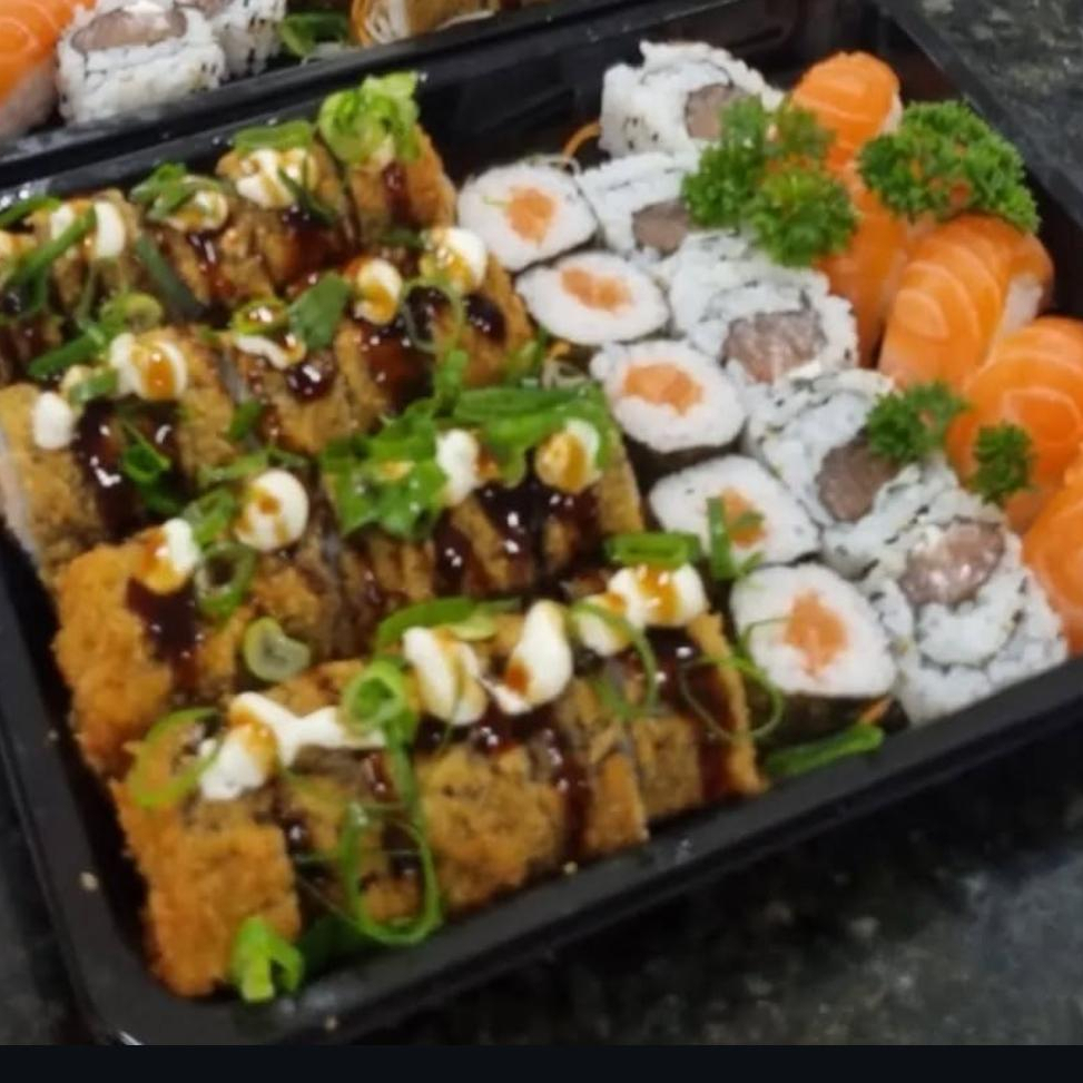 05 uramaki de salmão, 05 niguiri de salmão, 05 hossomaki de salmão 20 hot holl