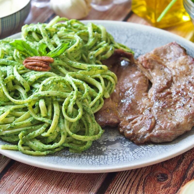 Tallarin Verde con Churrasco