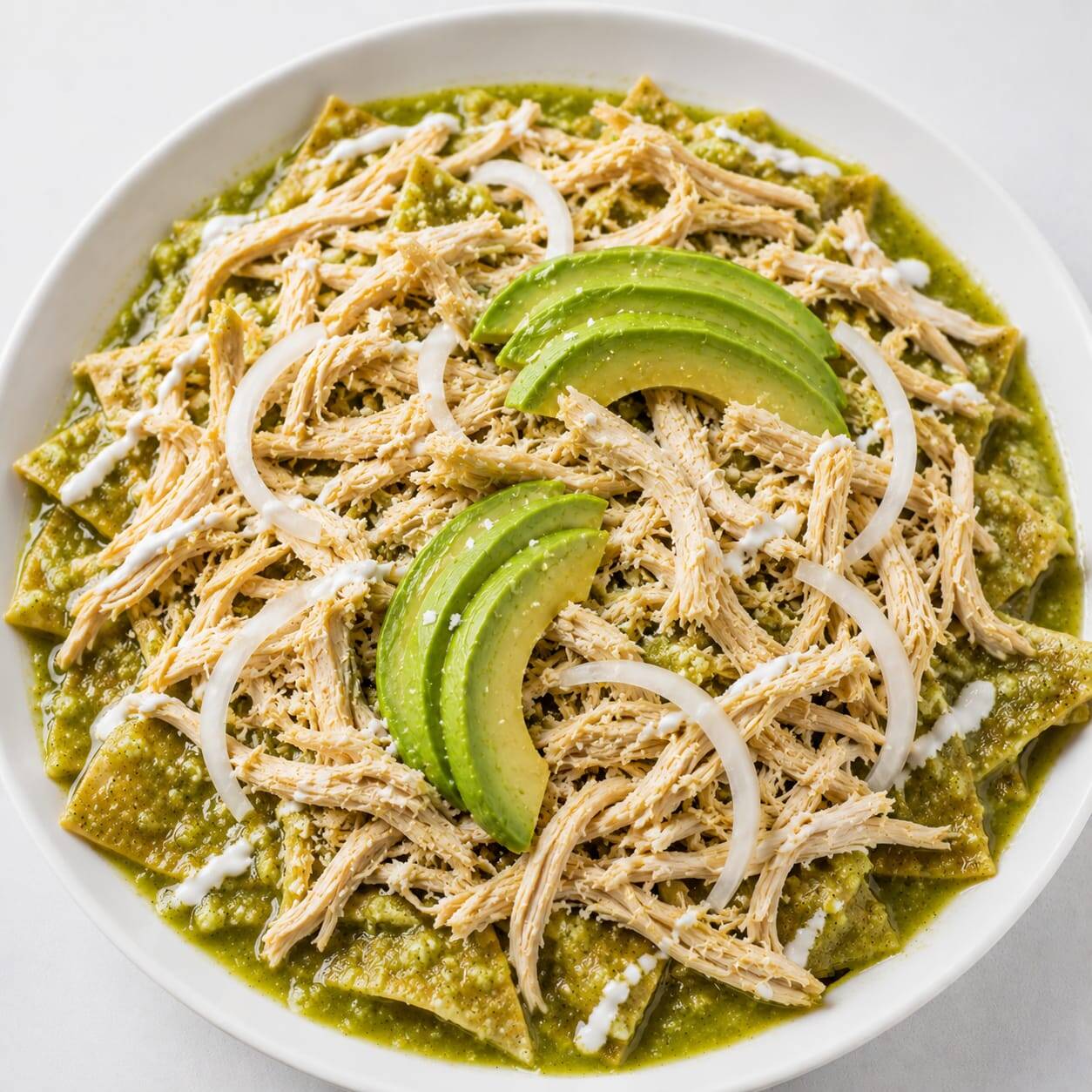 Chilaquiles con Pollo Desebrado Herbido