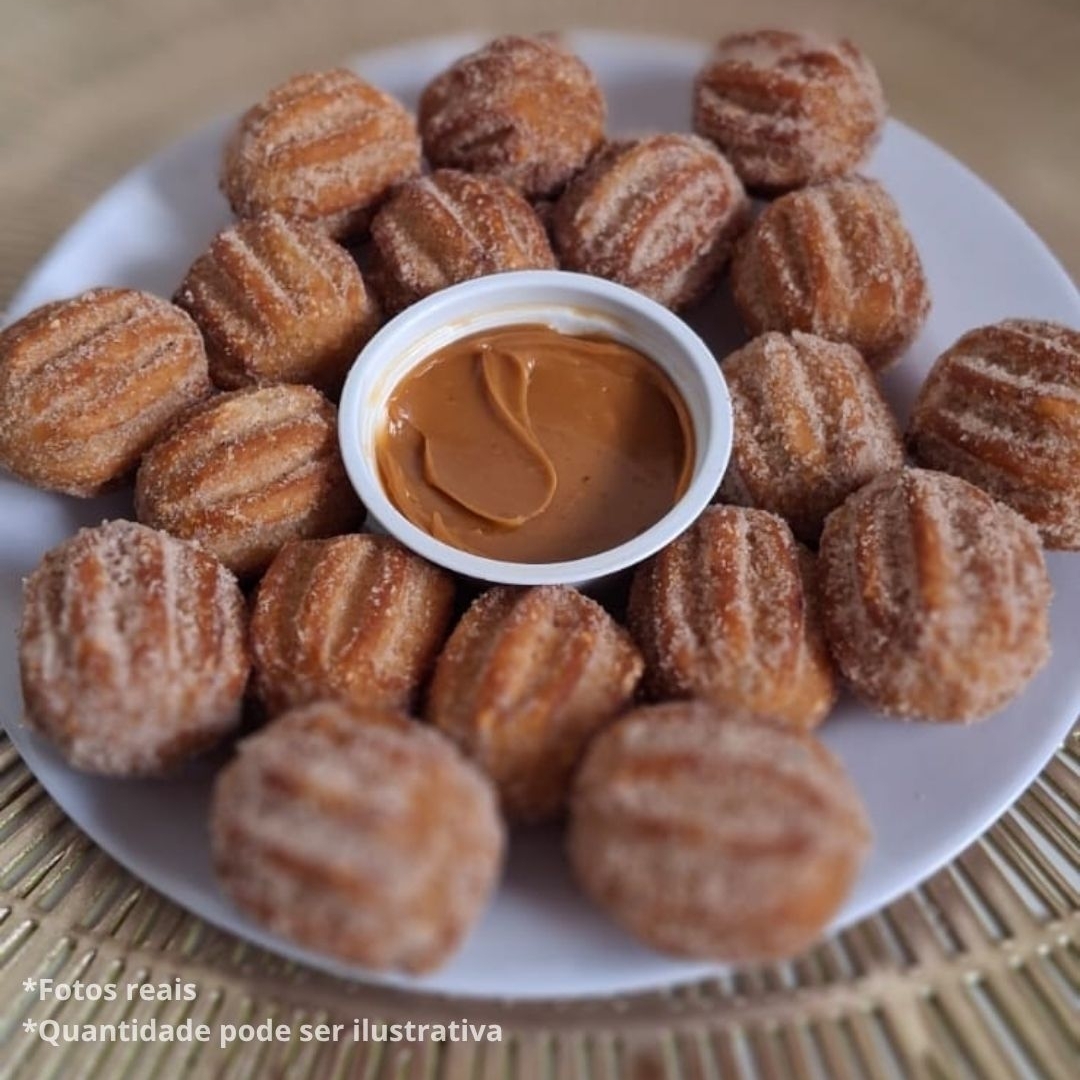 Deliciosos mini churros fritos, bem recheados e saborosos. A porção ideal para qualquer ocasião, escolha qual a melhor finalização e se delicie. Opção somente com açúcar ou açúcar e canela.