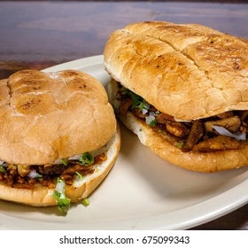 Miércoles: 2 Tortas de pastor