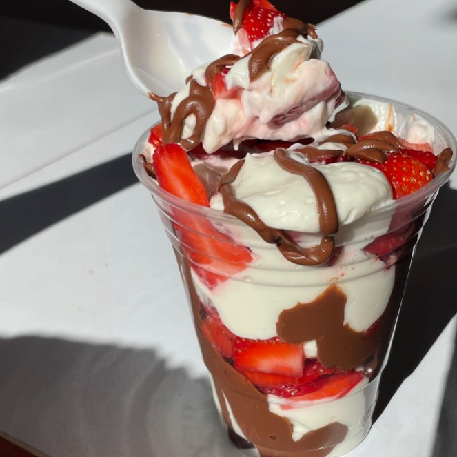 Fresas con Crema y Chocolatina Jet