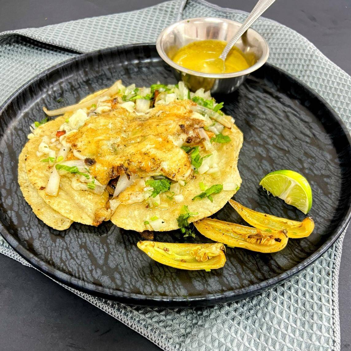 SUEGRA (QUESADILLA DE COMAL DOBLE)