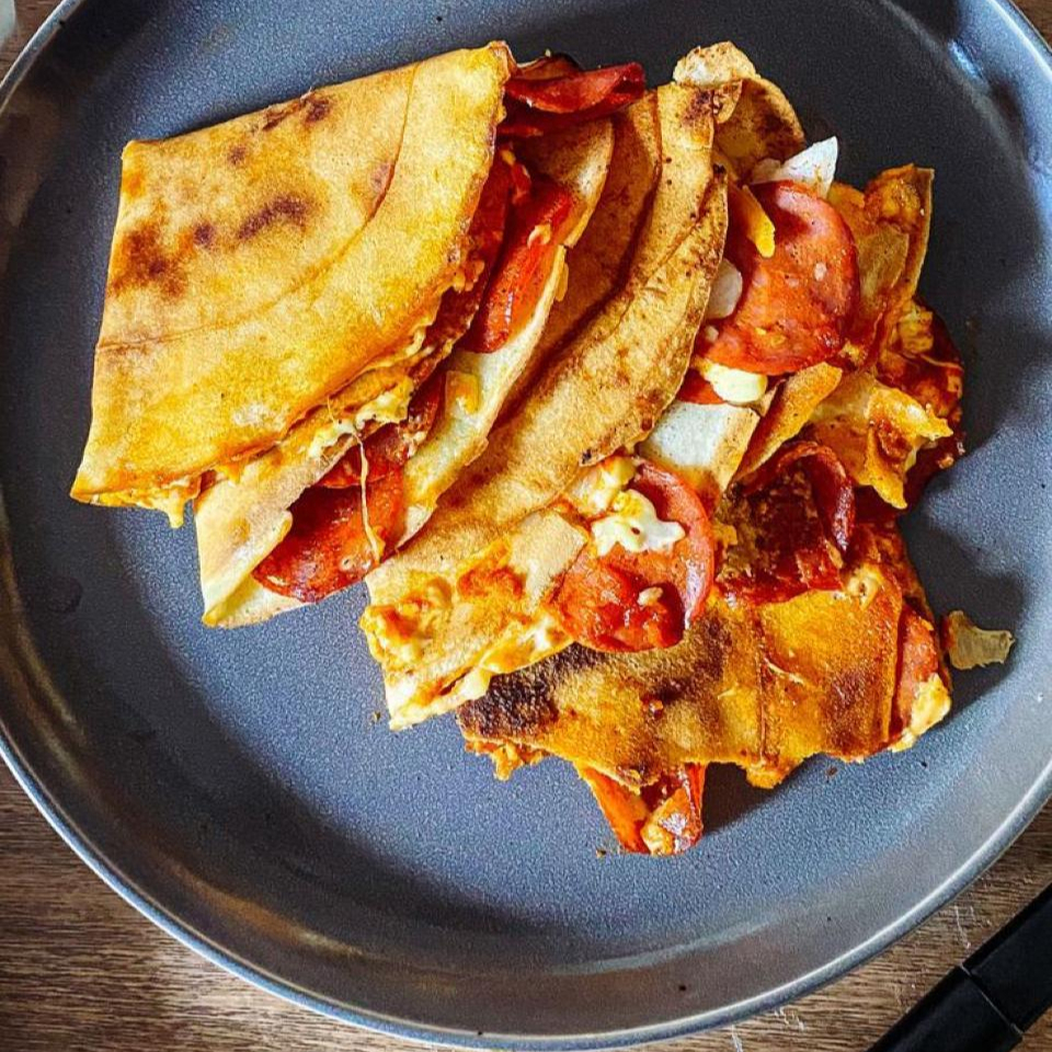 Queso Manchego, Salsa de Tomate y Peperoni