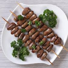 Farofa, molho e vinagrete