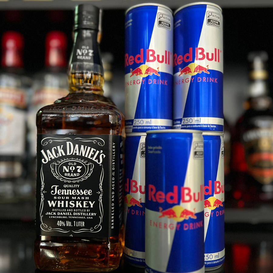 Acompanha 4 red bulls , 4 gelos e 4 copos