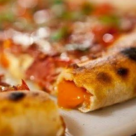 PIZZA GRANDE 8 FATIAS + BORDA CHEDDAR