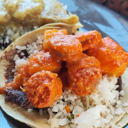 Taco guisado Pelón Huevo con Salchicha