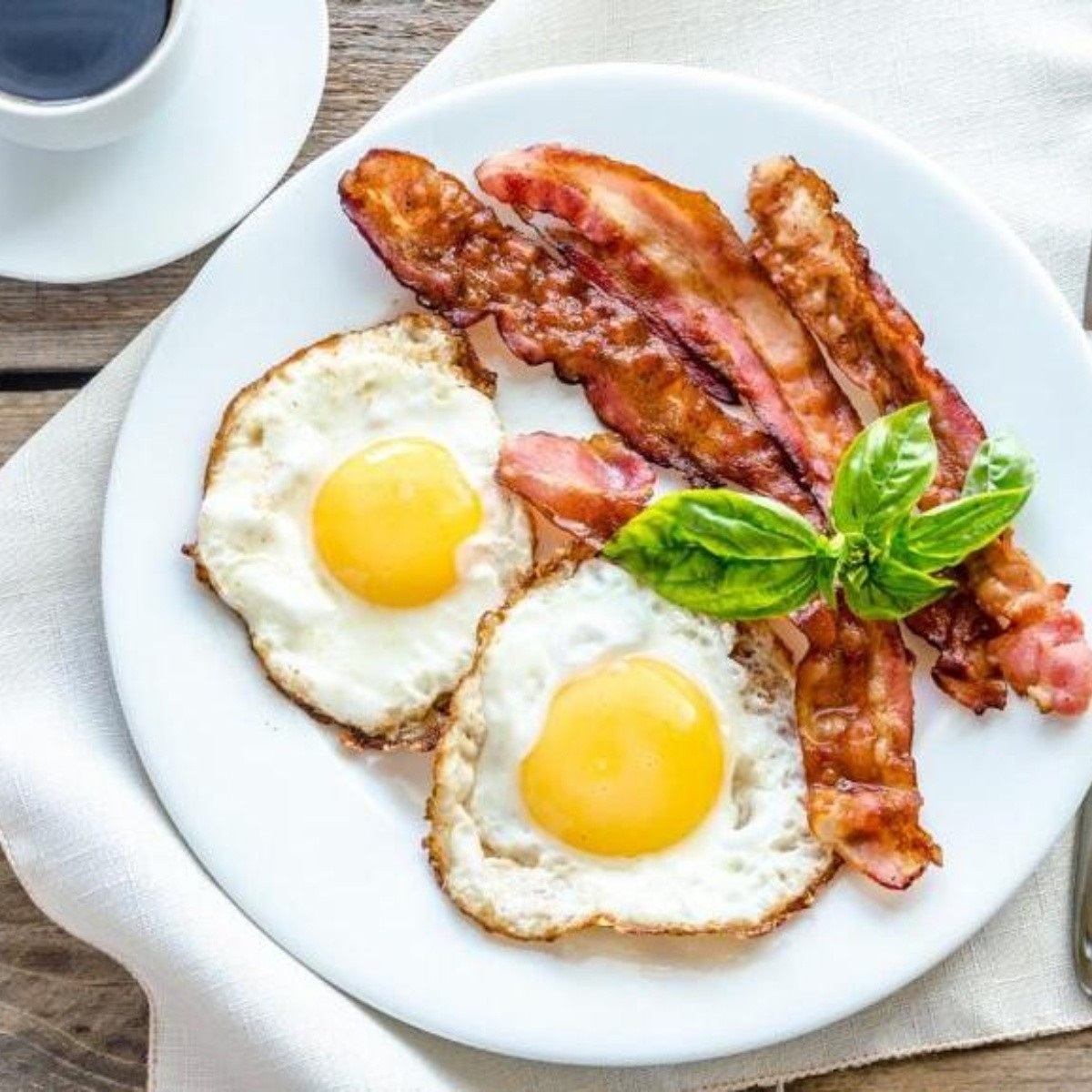 Huevos Estrellados con Tocino