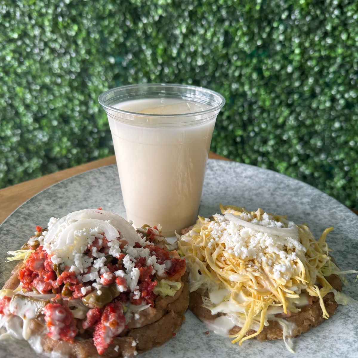 Combo Sopes De Guisado + Agua de Horchata