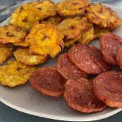 Chorizo a la Parrilla con Patacones