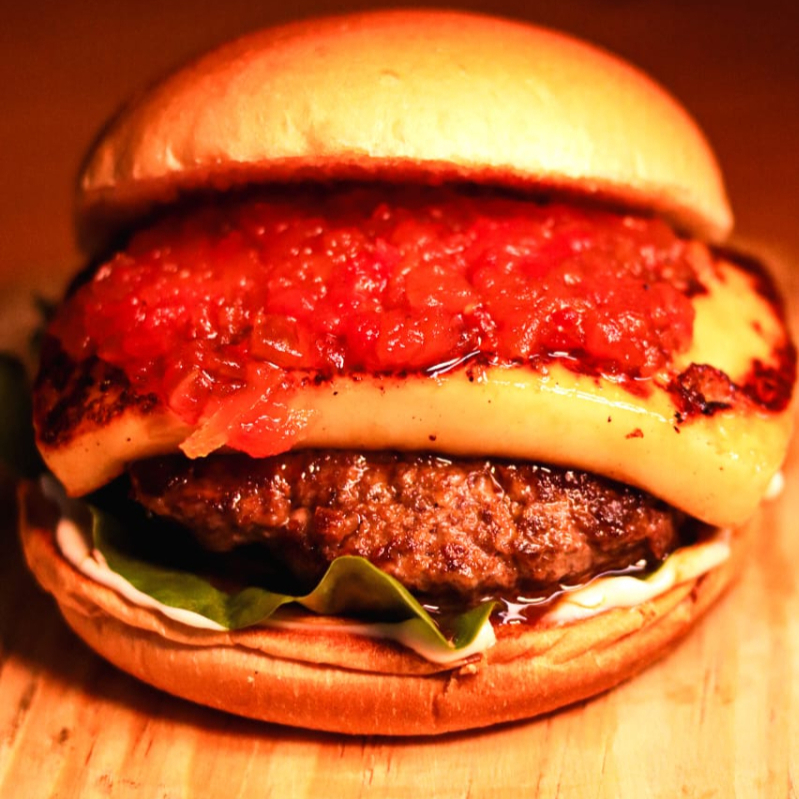 Hambúrguer 160g com Queijo Coalho Selado coberto com uma Deliciosa Geleia de Tomate com Pimenta Dedo de Moça, Rúcula Limão, Tomate, Molho da Casa. Uma Verdadeira Tentação Cheia de Sabor!!!