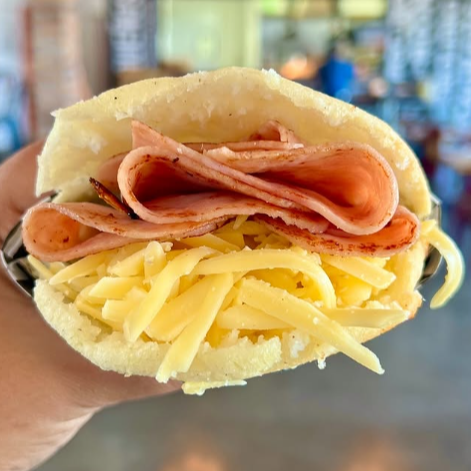 Arepa de Jamón y Queso