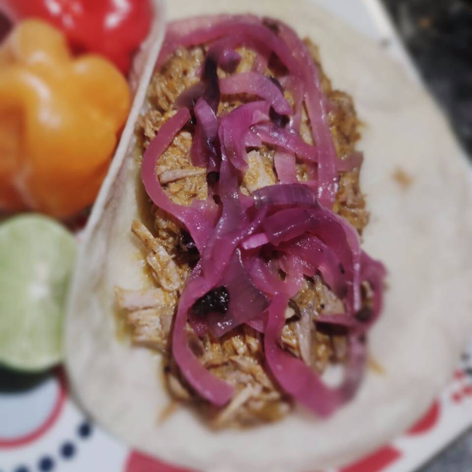 Taco de Cochinita con Tortilla de Harina