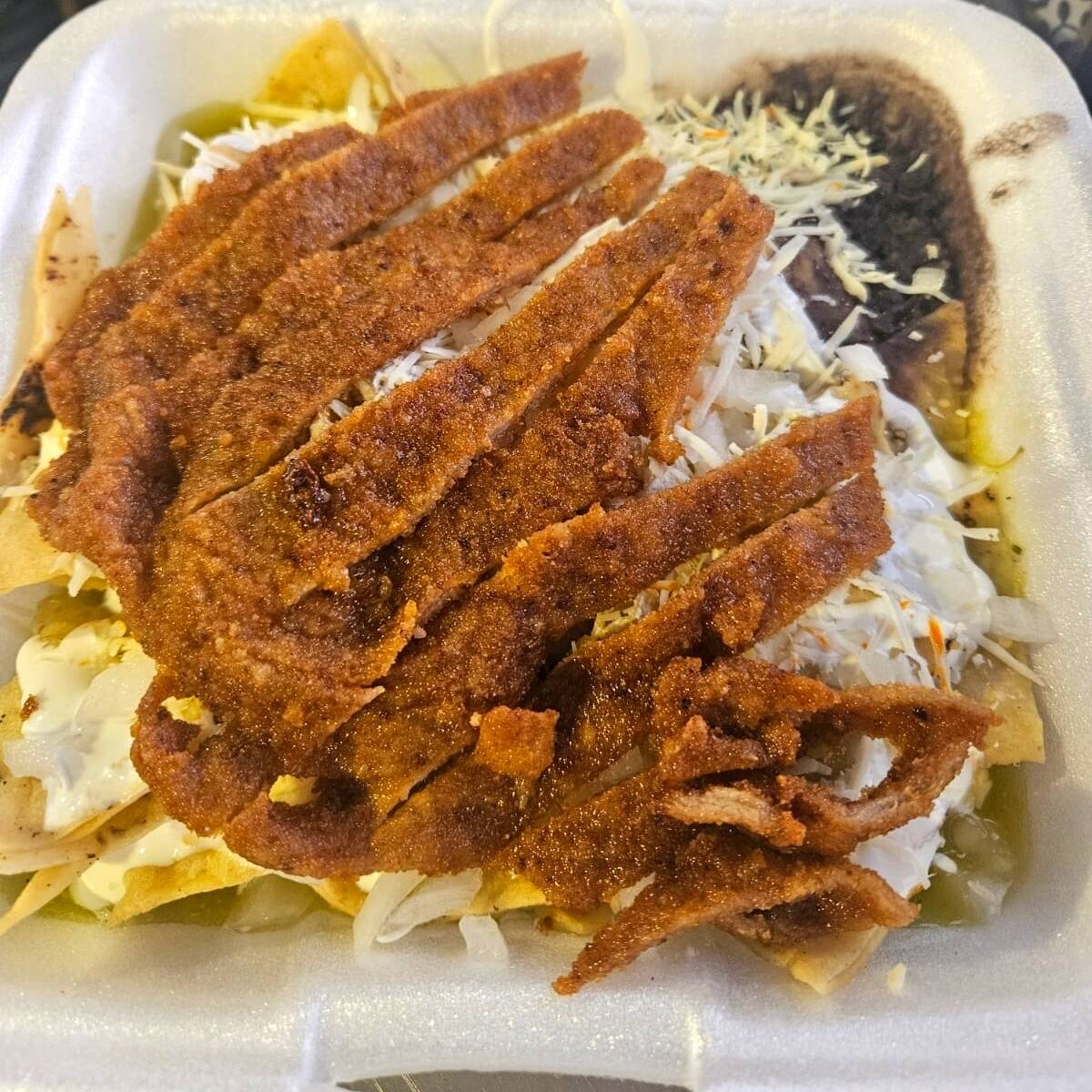 Chilaquiles Rojos Milanesa