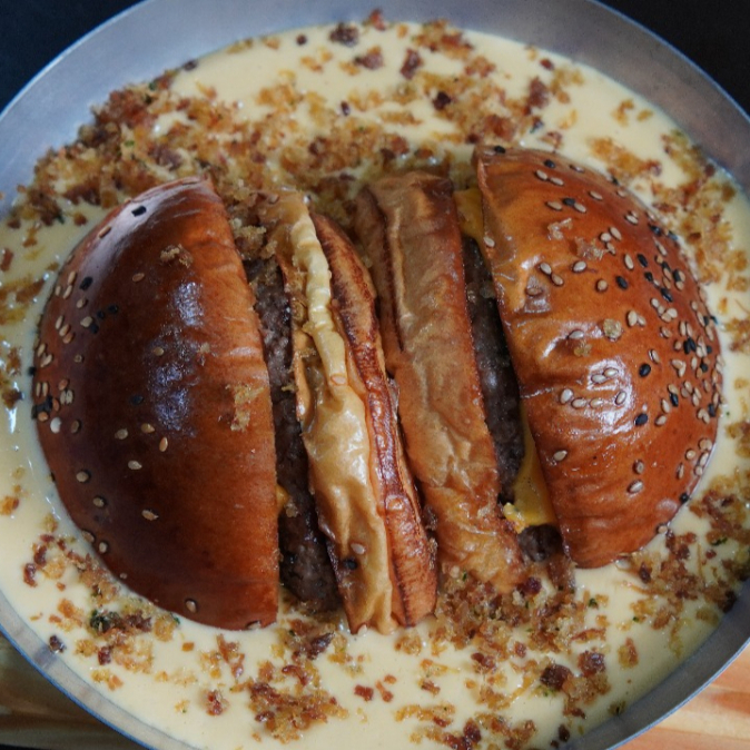 PÃO PRIME, BLEND 160G, 1 FATIA DE CHEDDAR, CHEDDAR CREMOSO, FAROFA DE BACON