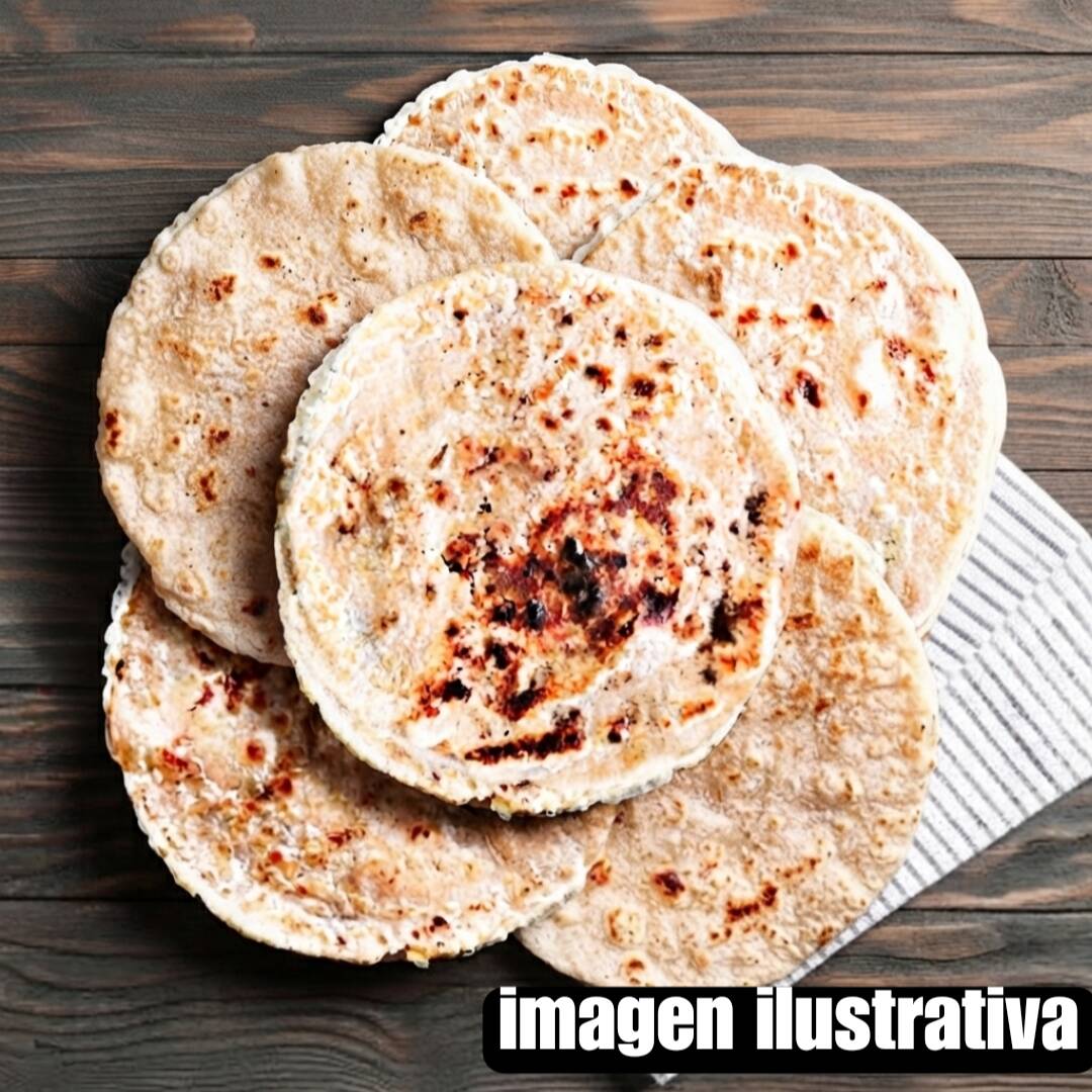 10 Gorditas + 2 Agua de Sabor de 1 Litro