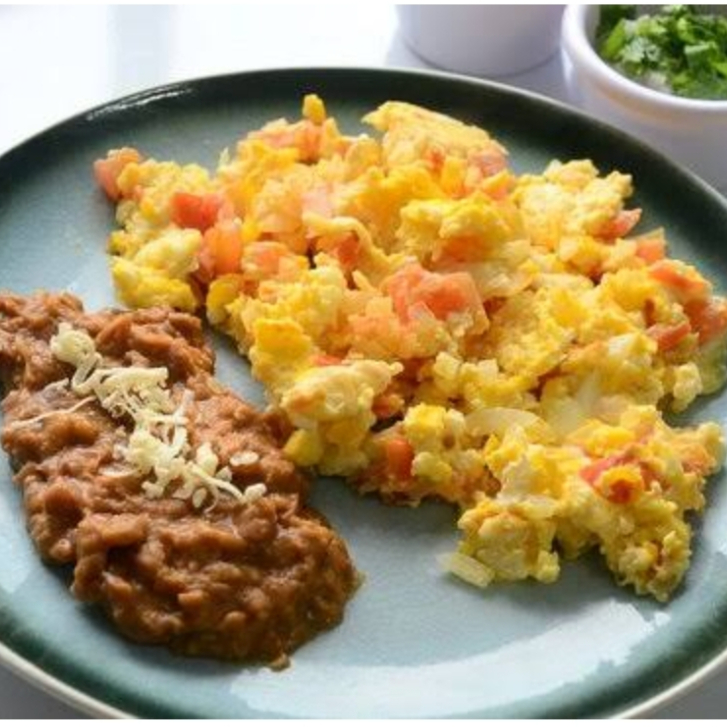 Huevitos con Agua Fresca