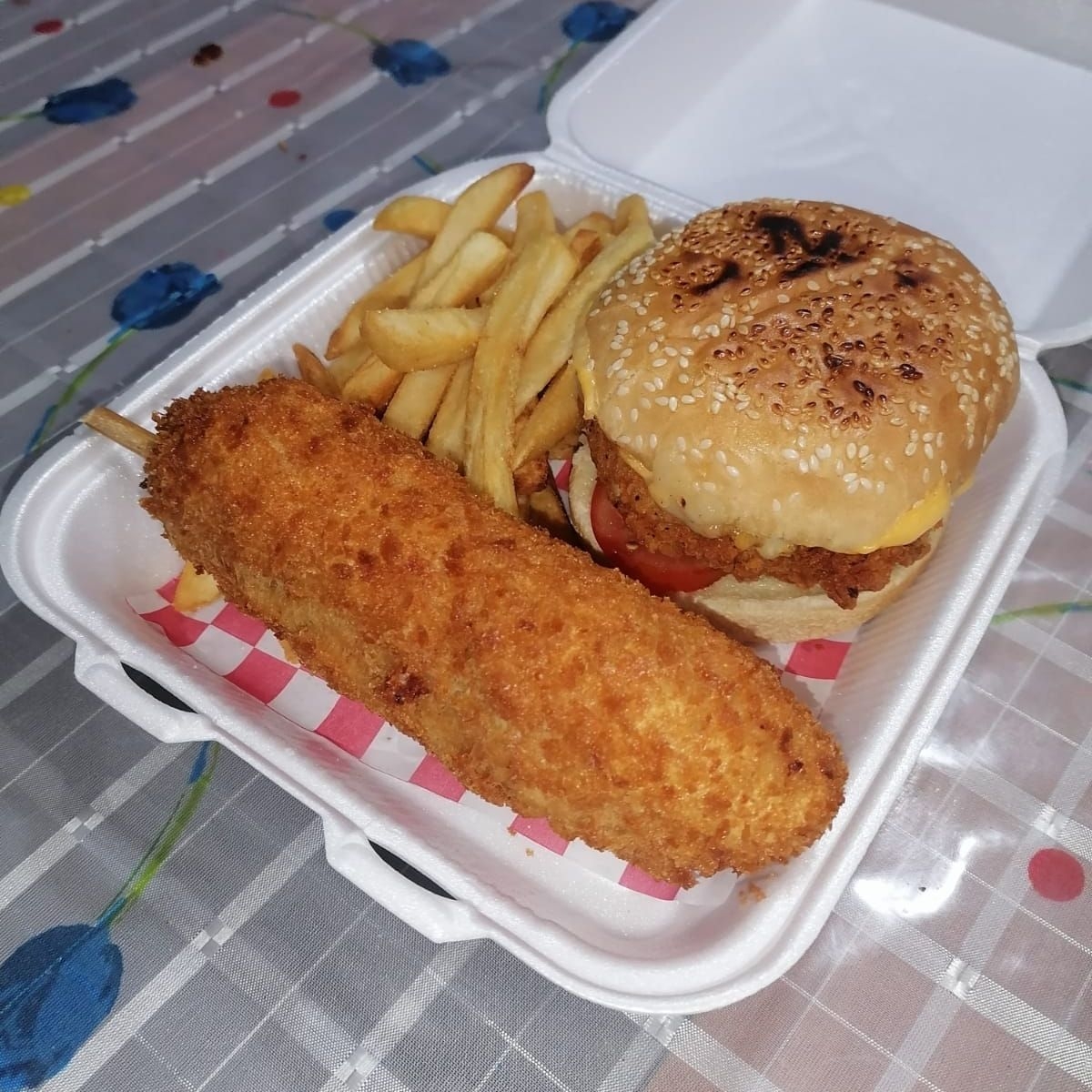 Hamburguesa, Banderilla, Papas y Refresco