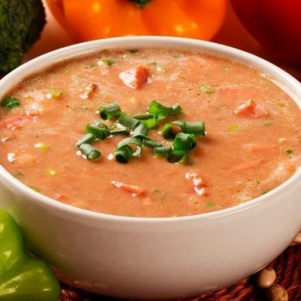 Caldo de feijão cremoso e bem temperado, preparado com ingredientes selecionados para trazer aquele sabor caseiro irresistível. Acompanha torradas crocantes e torresmo sequinho, deixando cada colherada ainda mais saborosa. Perfeito para aquecer e matar a fome a qualquer hora do dia!