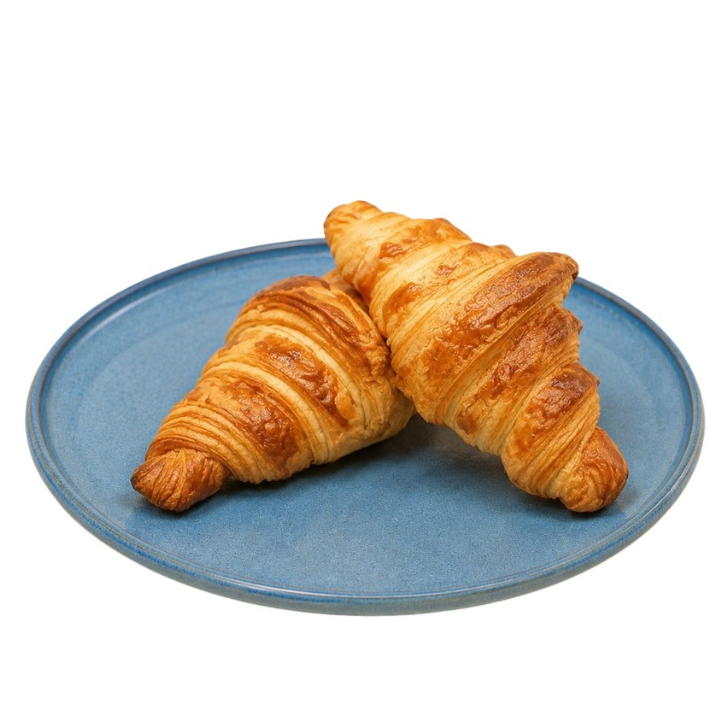 Dois pequenos croissants leves e amanteigados, preparados com massa delicadamente folhada e laminada, assados até ficarem dourados e crocantes por fora, mantendo o interior macio, leve e delicado.
Servidos quentinhos, são perfeitos para acompanhar cafés, chás ou compor um delicioso café da manhã, trazendo o sabor clássico e irresistível da massa folhada amanteigada.