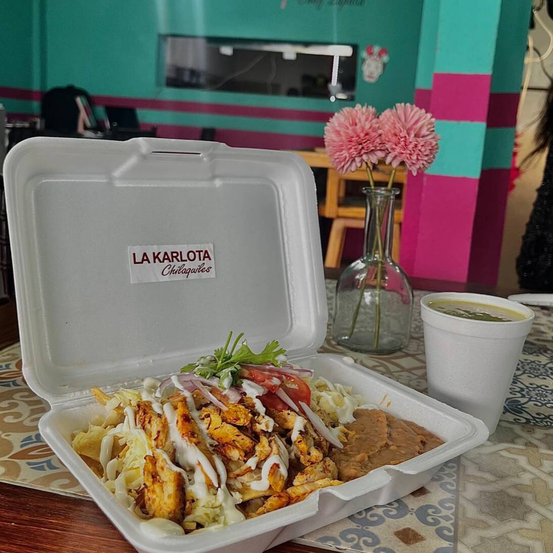 Chilaquiles con Pollo y Frijoles