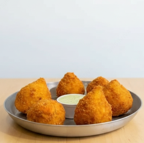 Deliciosa coxinha de Costela Bovina sem massa, com recheio de cream cheese.