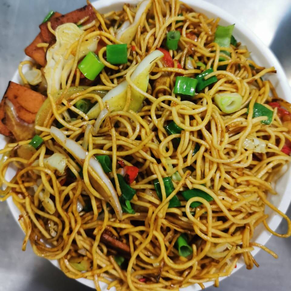 Chop Suey en Seco con Pollo, Jamón y Lechón