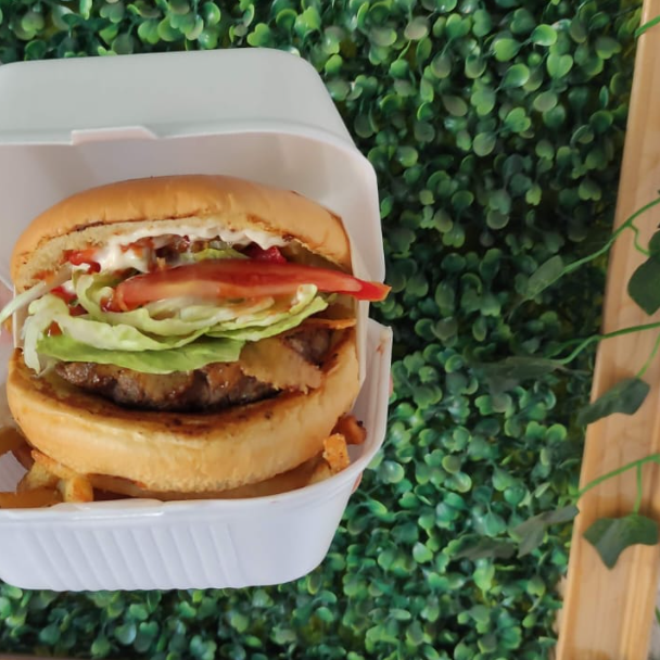 Hamburguesa Choriqueso + Papas Fritas
