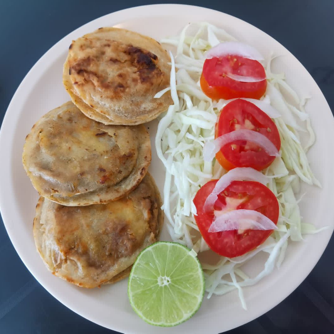 Combo Didi 3 gorditas doradas + Agua del dia