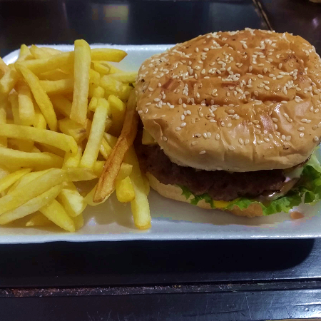 Hamburguesa sencilla con papas