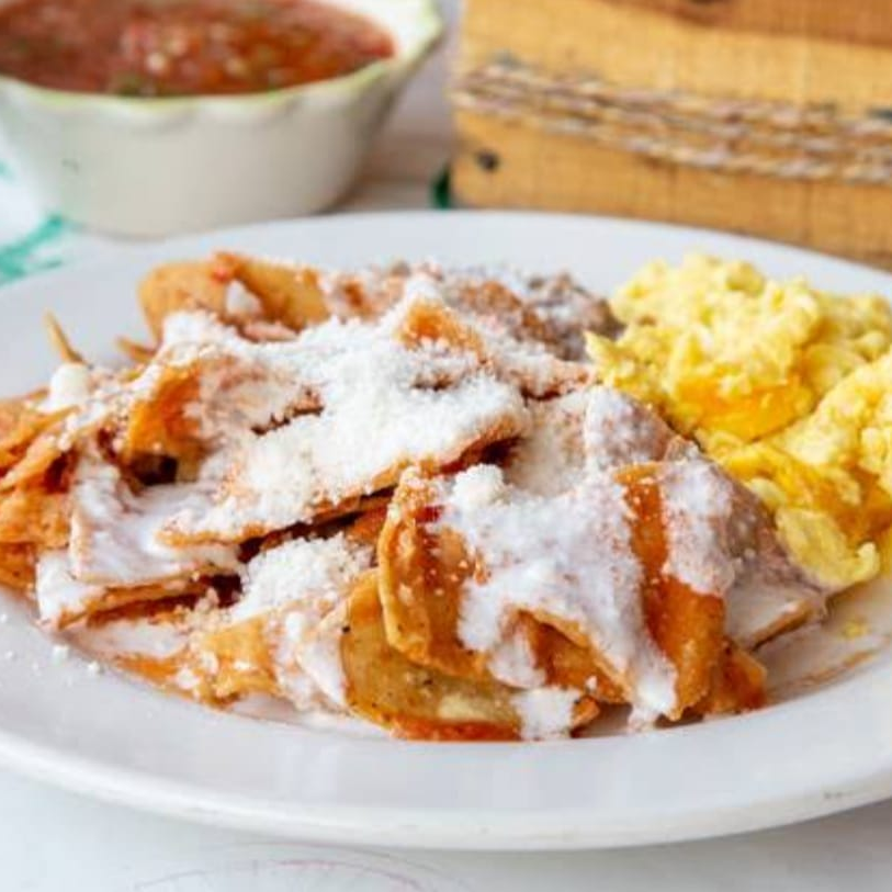Chilaquiles con Huevo Revuelto