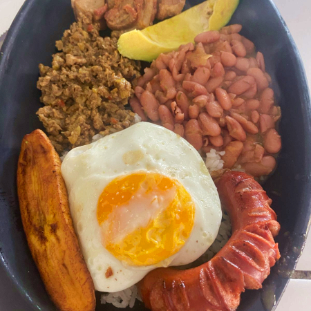 COMBO BANDEJA PAISA Y BEBIDA