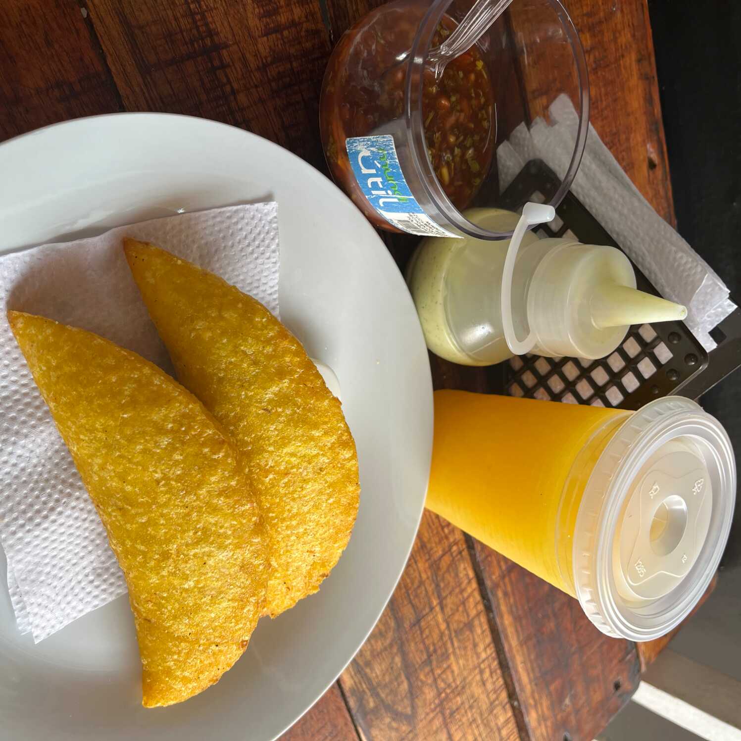 2 Empanadas + Jugo